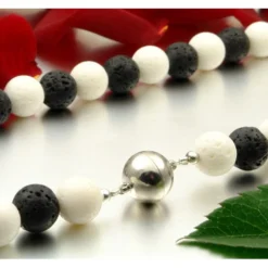 Kette Collier aus Lava & Koralle schwarz weiß, Halskette Damen