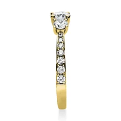 Ring aus 750 Gold Gelbgold mit 17 Diamanten Brillanten 0,94 Ct. 4er-Krappe