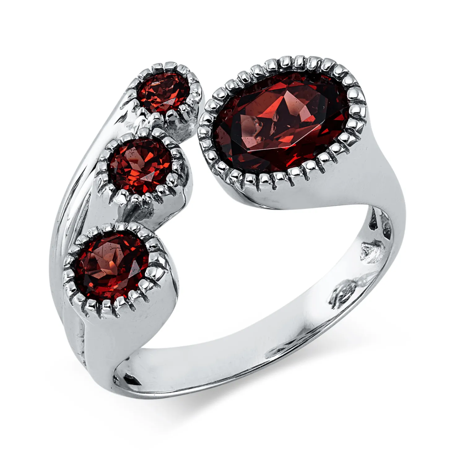Ring aus 585 Gold Weißgold 4 Granate 1,9ct rot B:12,8mm