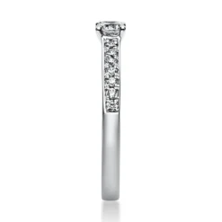 Ring aus 750 Gold Weißgold mit 17 Diamanten Brillanten 0,35 Ct. 4er-Krappe